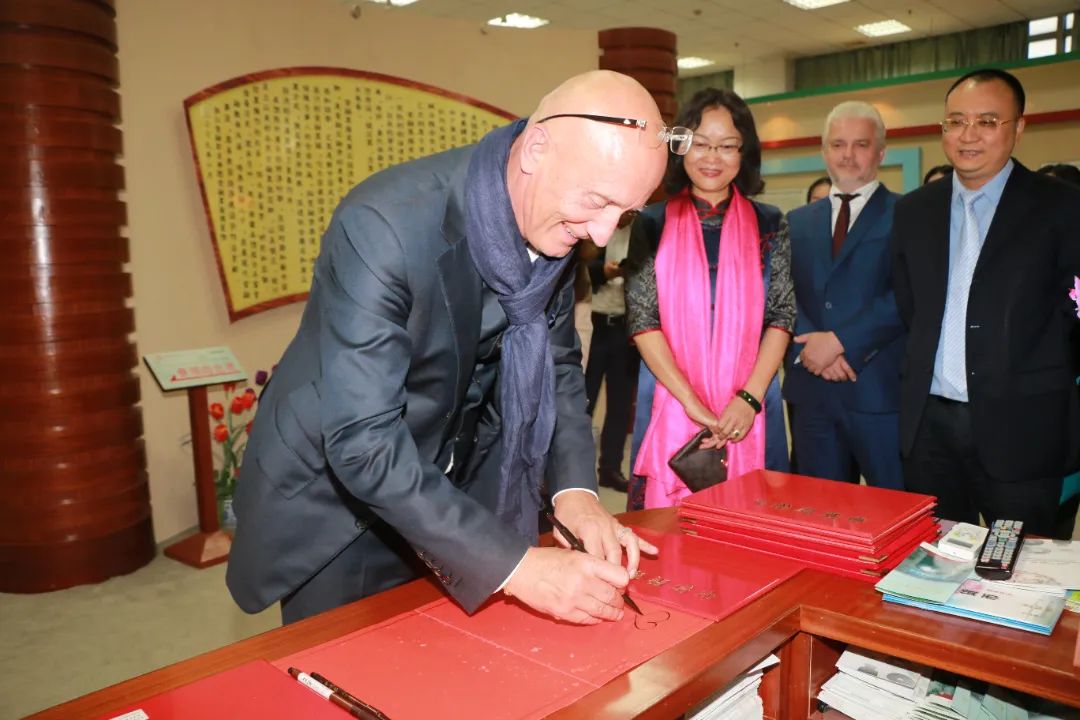 21-捷克前参议员伊沃·瓦伦塔代表团来访.JPG 图片